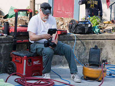 I`m not the only person documenting the installation.