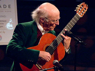 Guitarist Jim McCutcheon entertained the crowd.