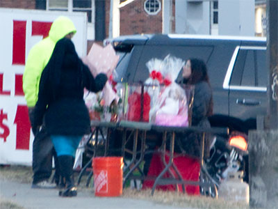 Roadside roses for last-minute Romeos.