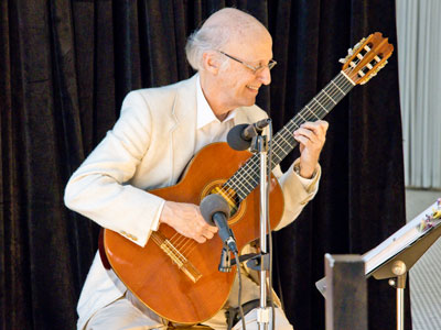 The Guitar Man performed at the Dayton Arcade.