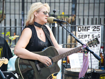 This singer made me think about Jewel for the first time since around 1995. This singer made me think about Jewel for the first time since around 1995.