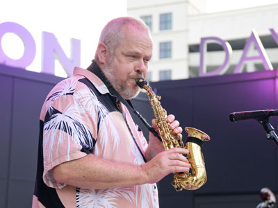 Erik Greiffenhagen plays a variety of reed instruments. Erik Greiffenhagen plays a variety of reed instruments.