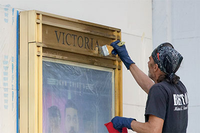 Built in 1866, the Victoria Theatre deserves special care. Built in 1866, the Victoria Theatre deserves special care.