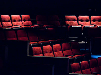 Normally you`re not allowed to take pictures in a theatre, but who wants to be normal?